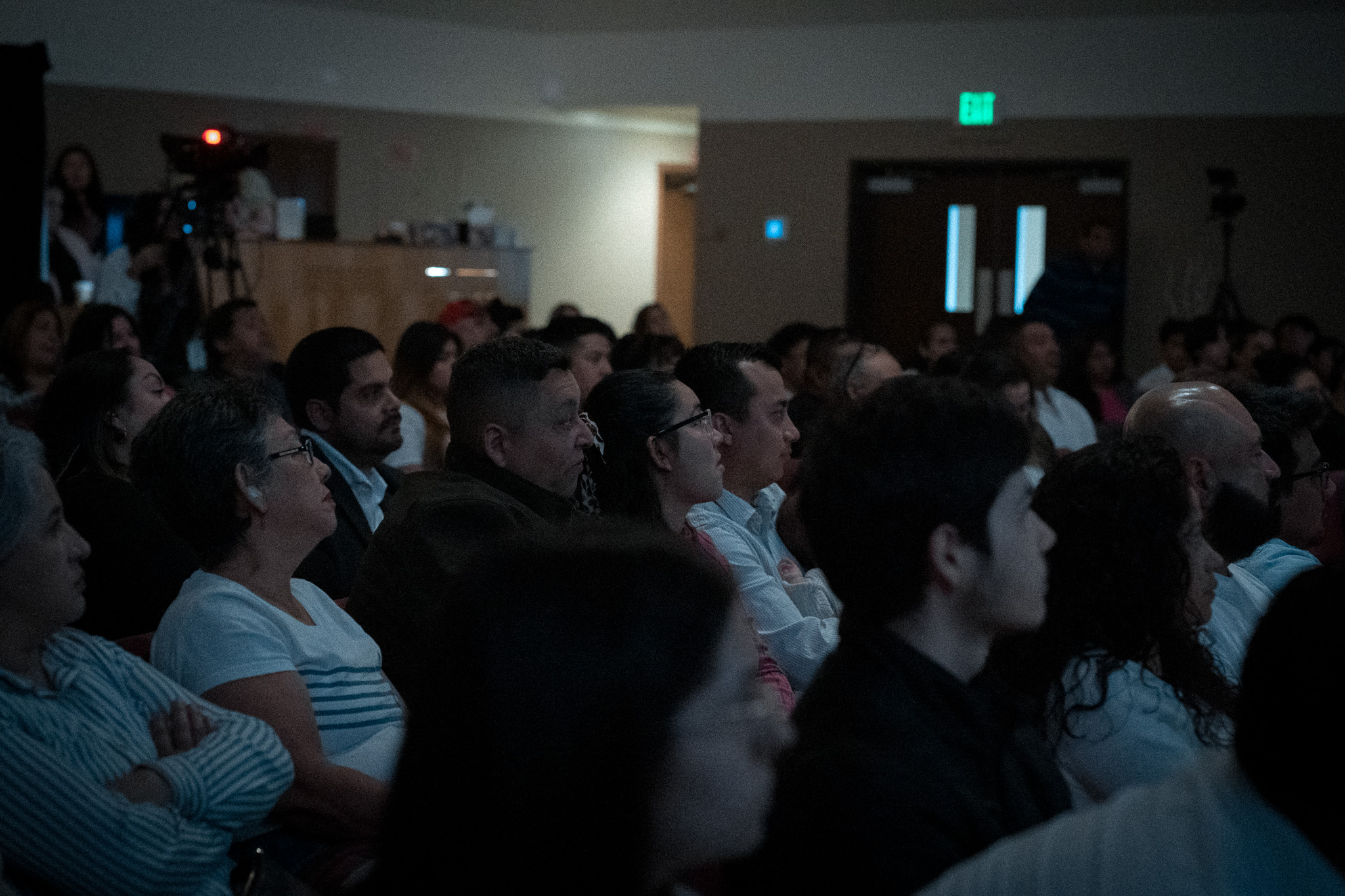 Congregación de Iglesia VID en un servicio